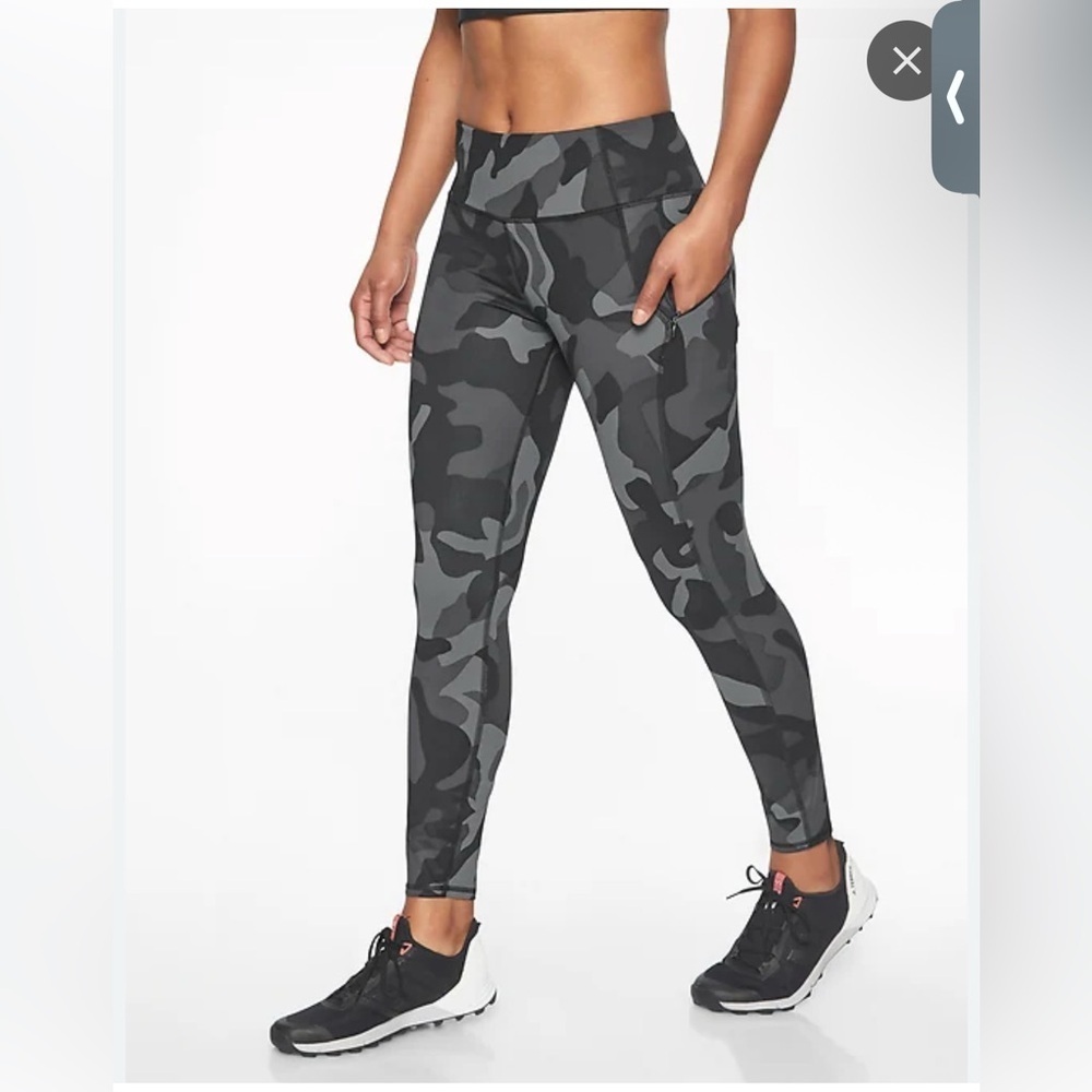 Athleta Camo Contender 7/8 Tight Athletic Leggings Size Small